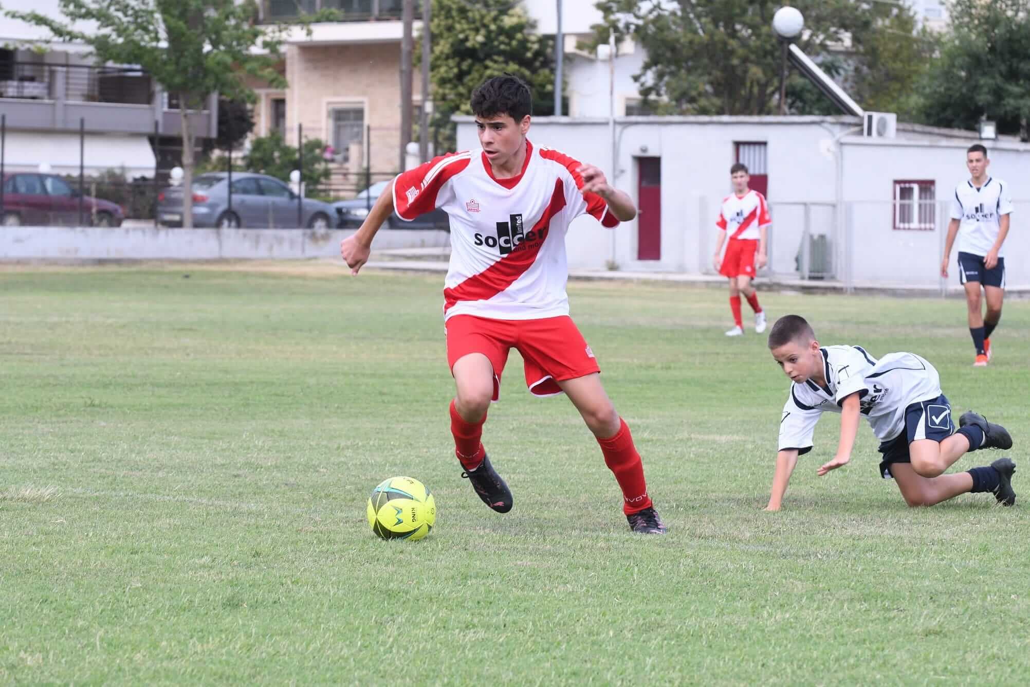 A player driving forward under pressure
